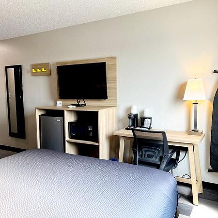 Hotel Super 8 By Wyndham Cedar Rapids Extérieur photo