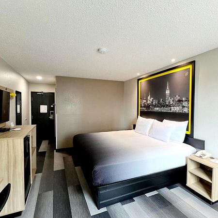 Hotel Super 8 By Wyndham Cedar Rapids Extérieur photo