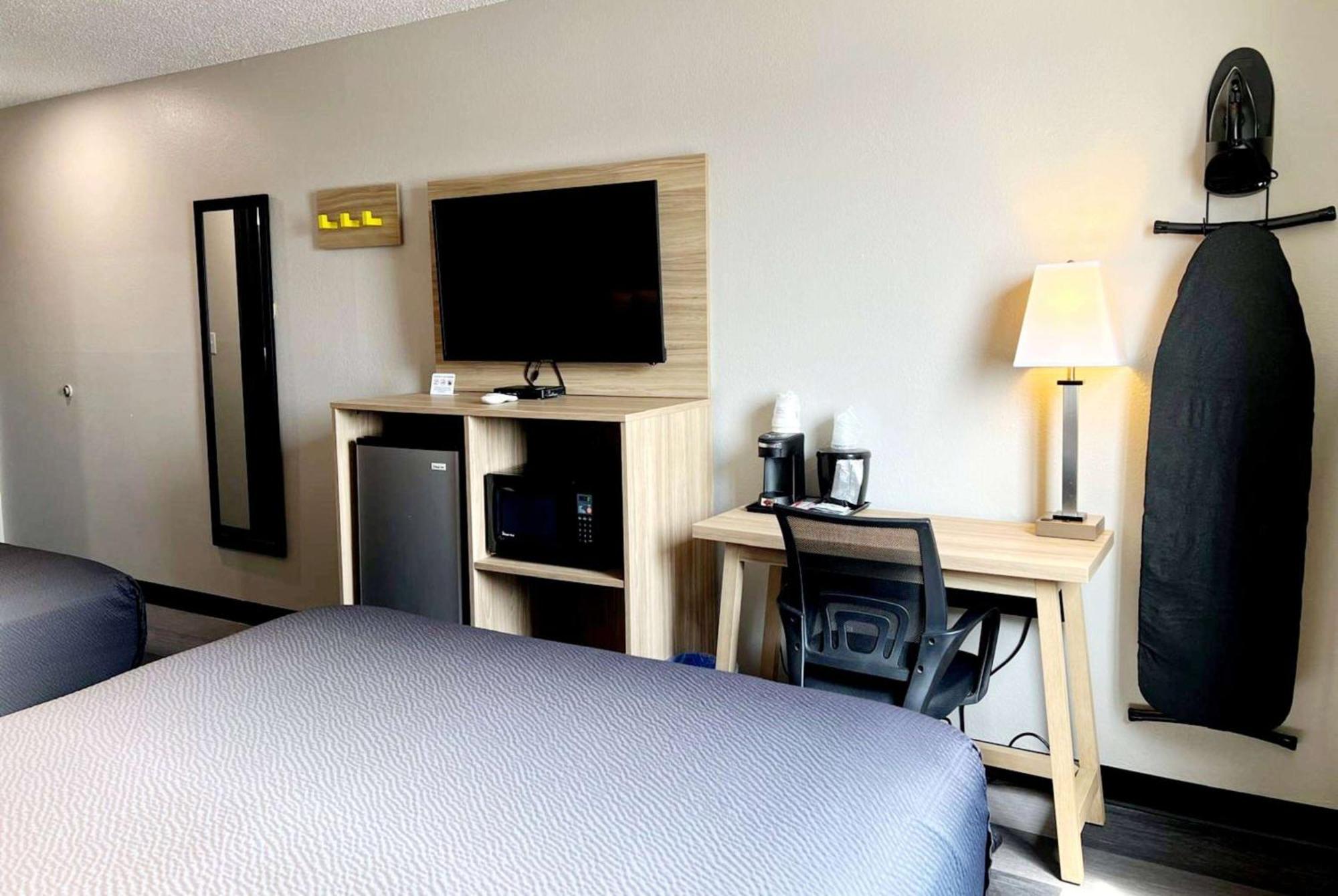 Hotel Super 8 By Wyndham Cedar Rapids Extérieur photo