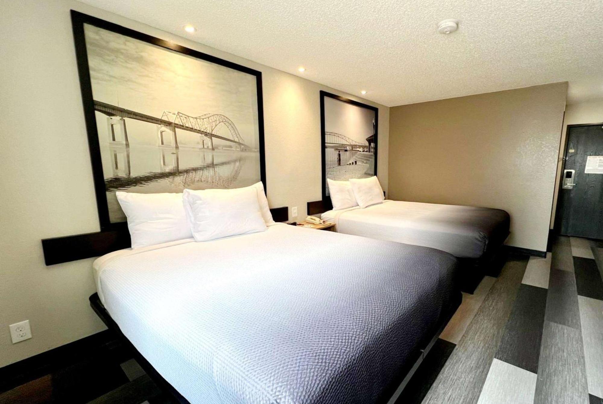 Hotel Super 8 By Wyndham Cedar Rapids Extérieur photo