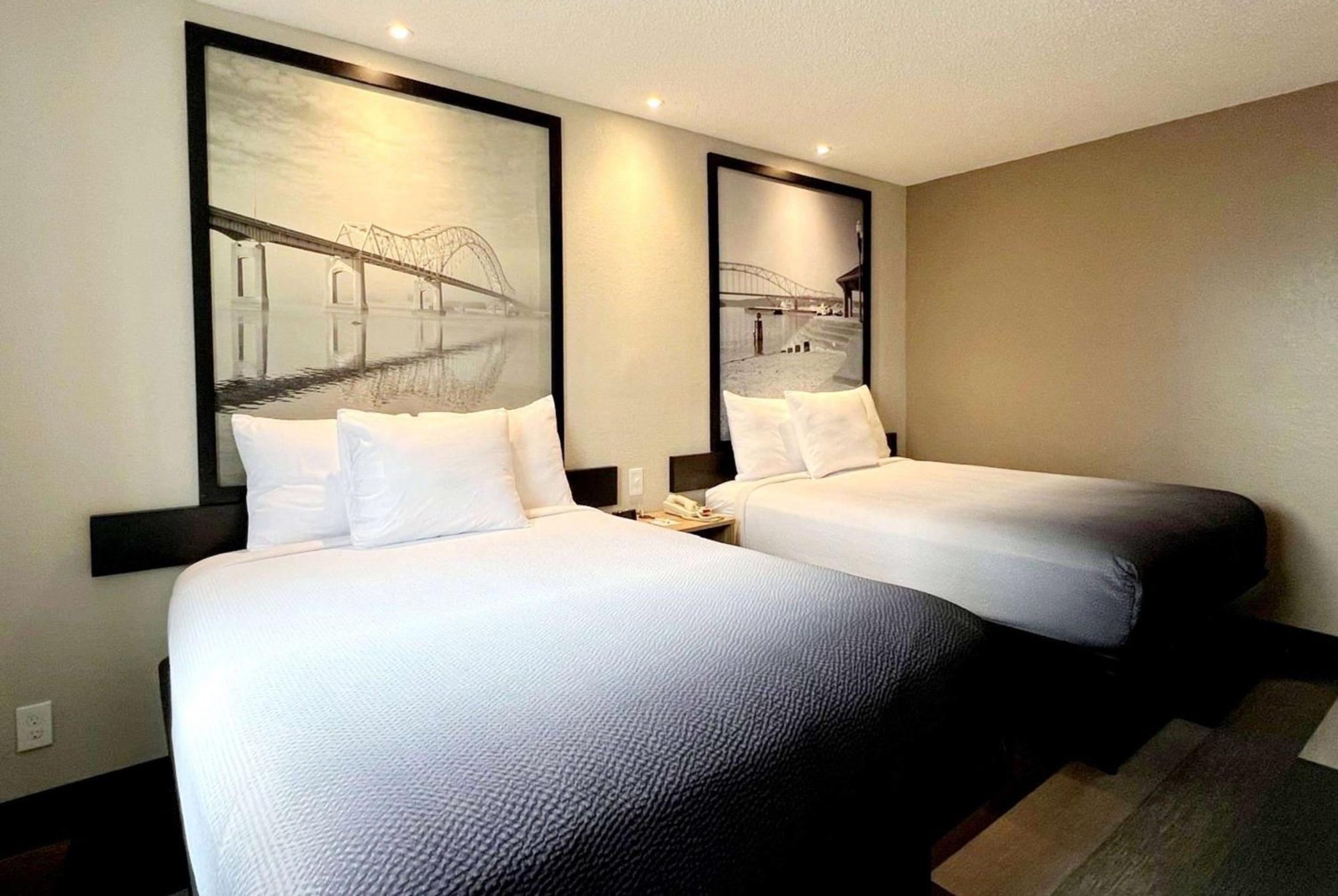 Hotel Super 8 By Wyndham Cedar Rapids Extérieur photo