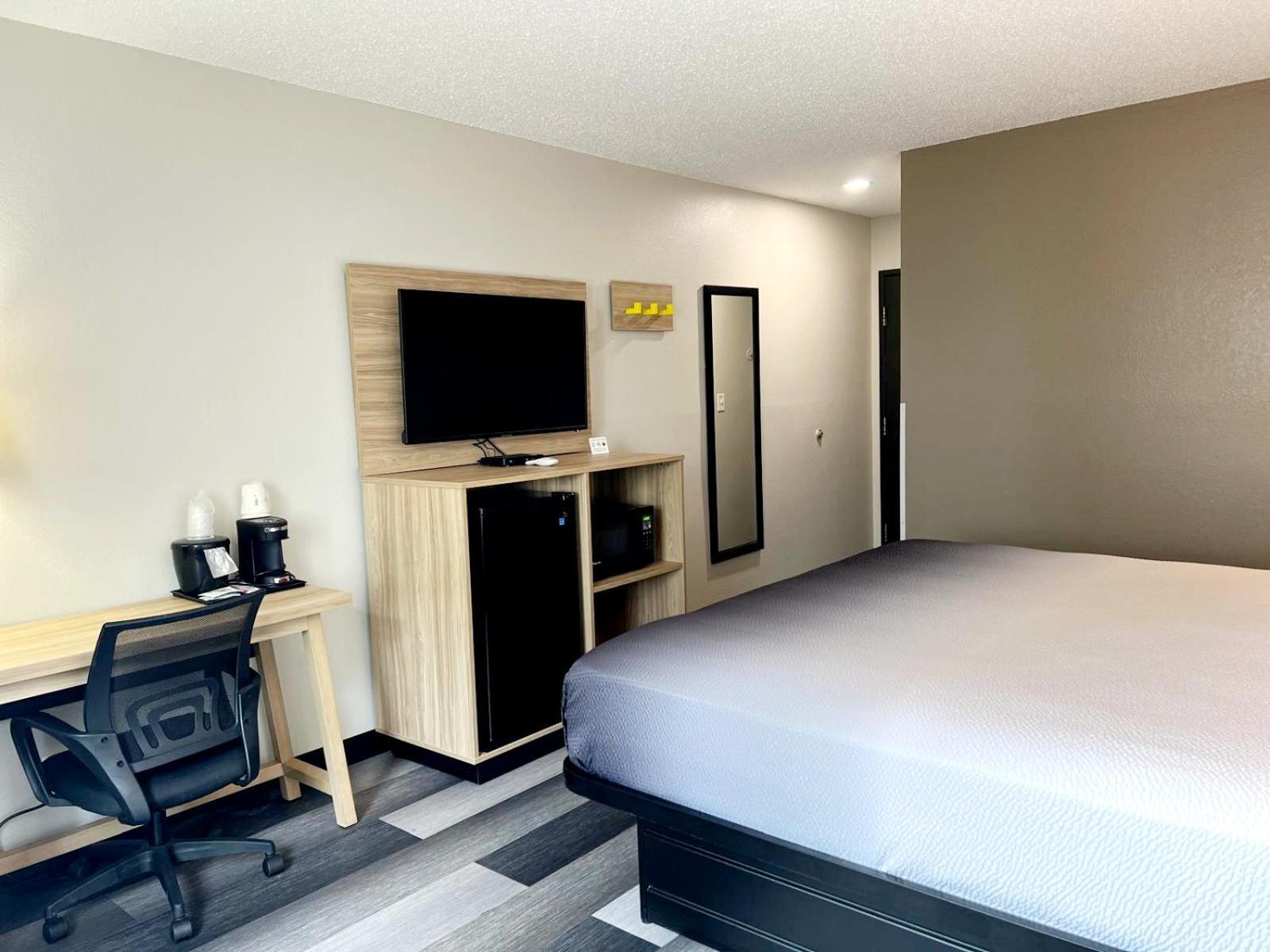 Hotel Super 8 By Wyndham Cedar Rapids Extérieur photo