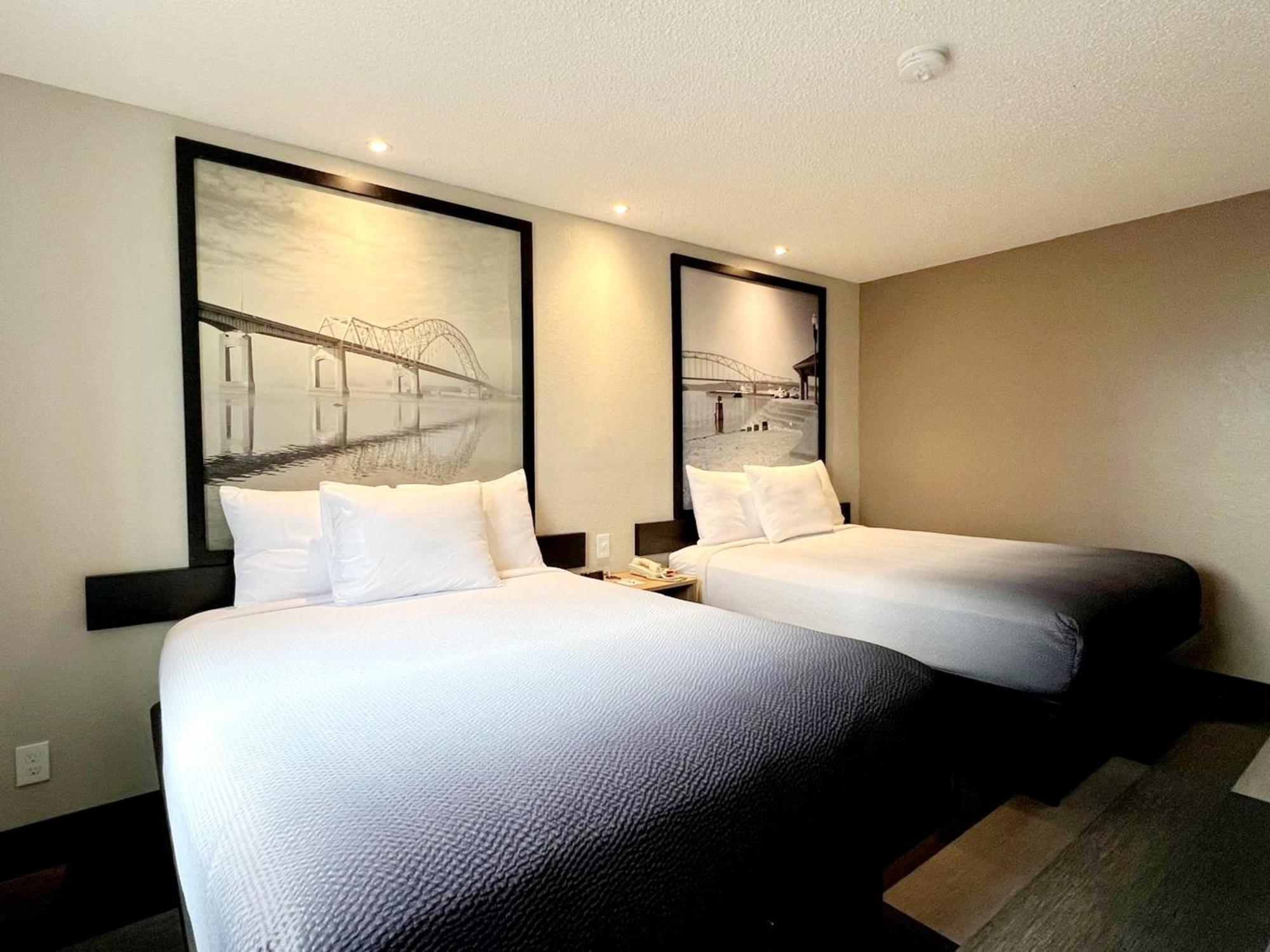Hotel Super 8 By Wyndham Cedar Rapids Extérieur photo
