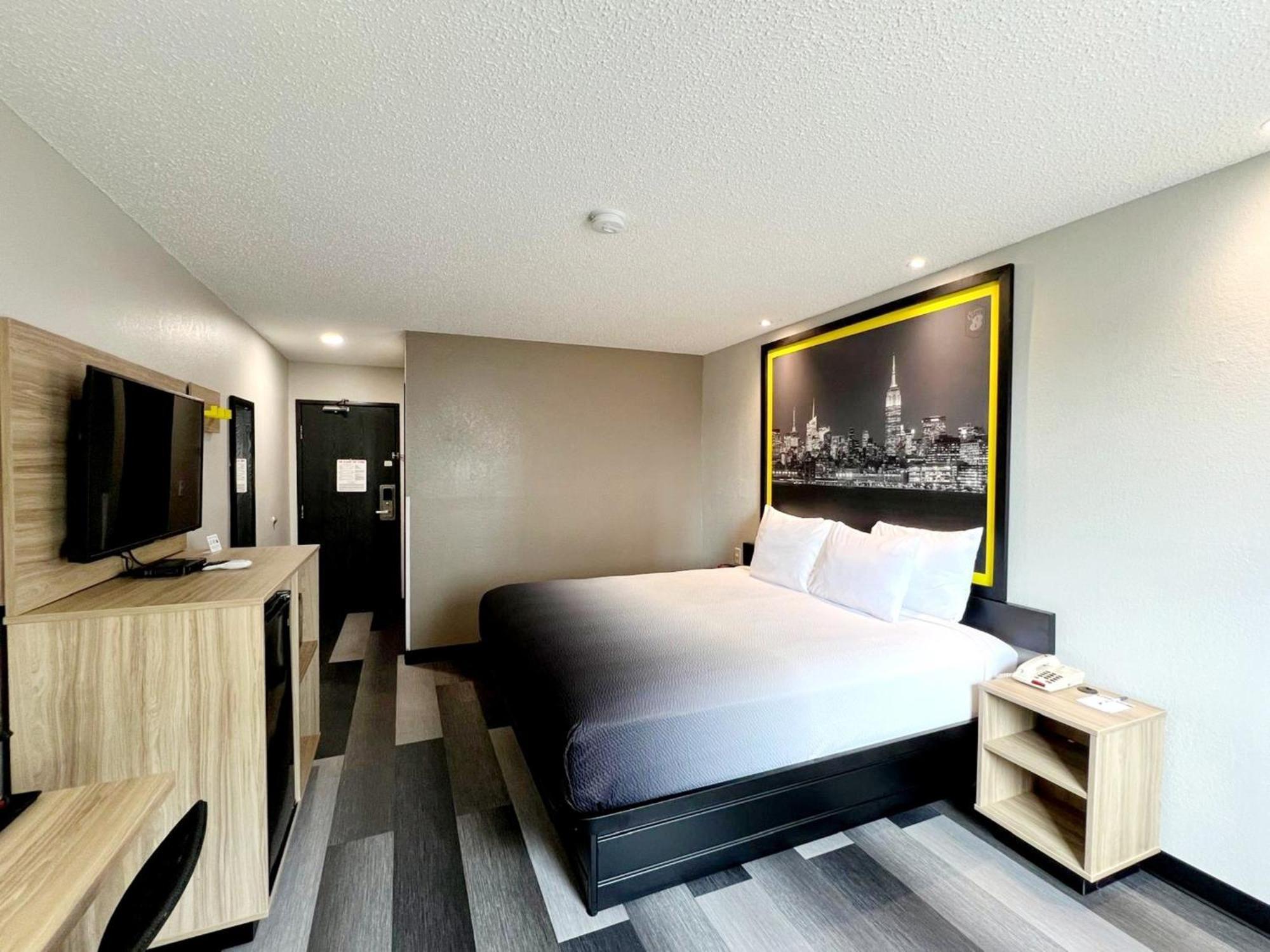 Hotel Super 8 By Wyndham Cedar Rapids Extérieur photo