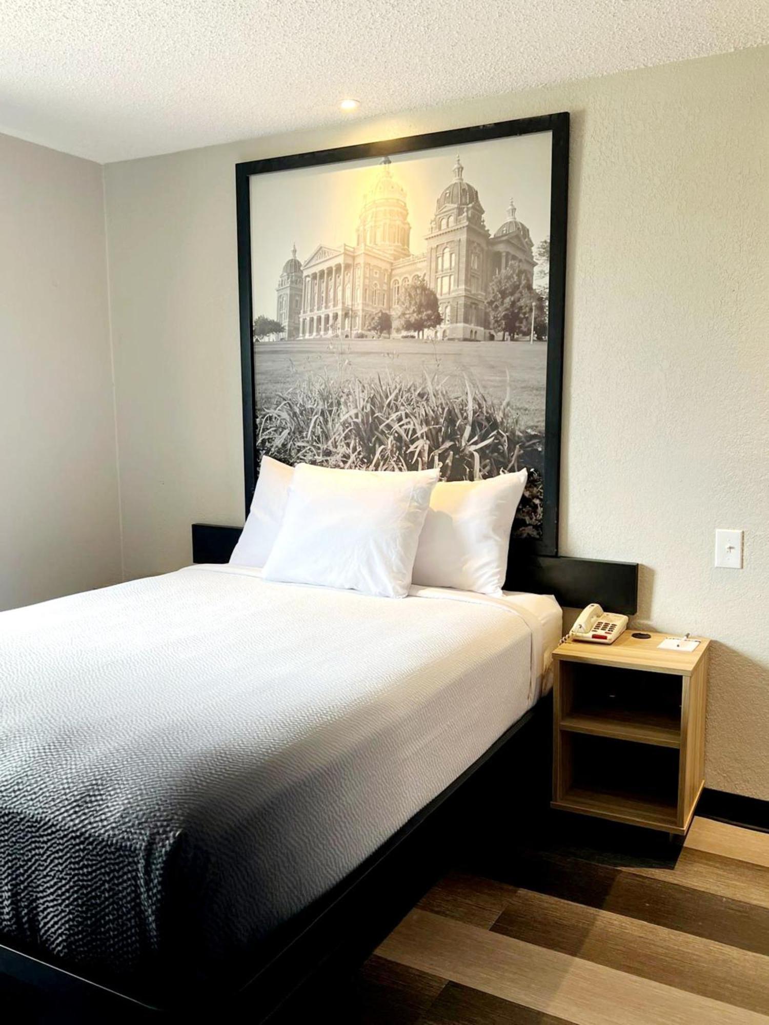 Hotel Super 8 By Wyndham Cedar Rapids Extérieur photo
