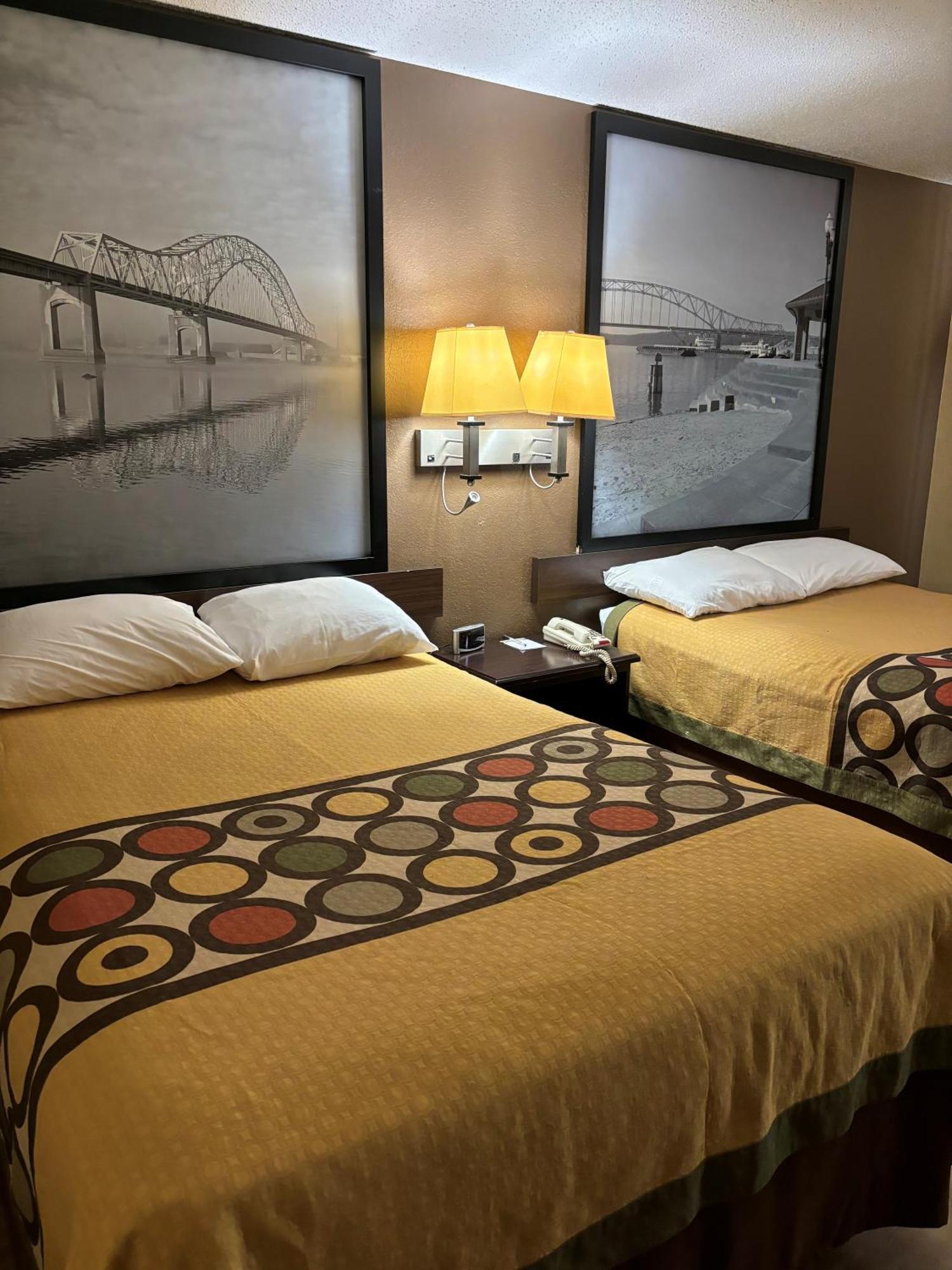 Hotel Super 8 By Wyndham Cedar Rapids Extérieur photo