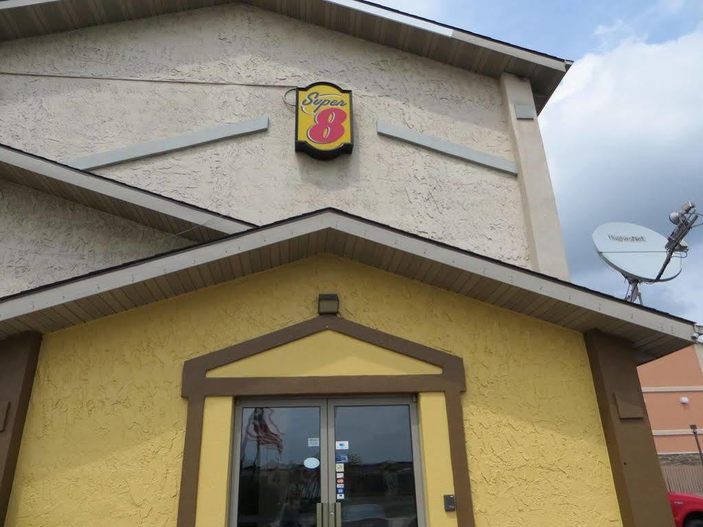 Hotel Super 8 By Wyndham Cedar Rapids Extérieur photo