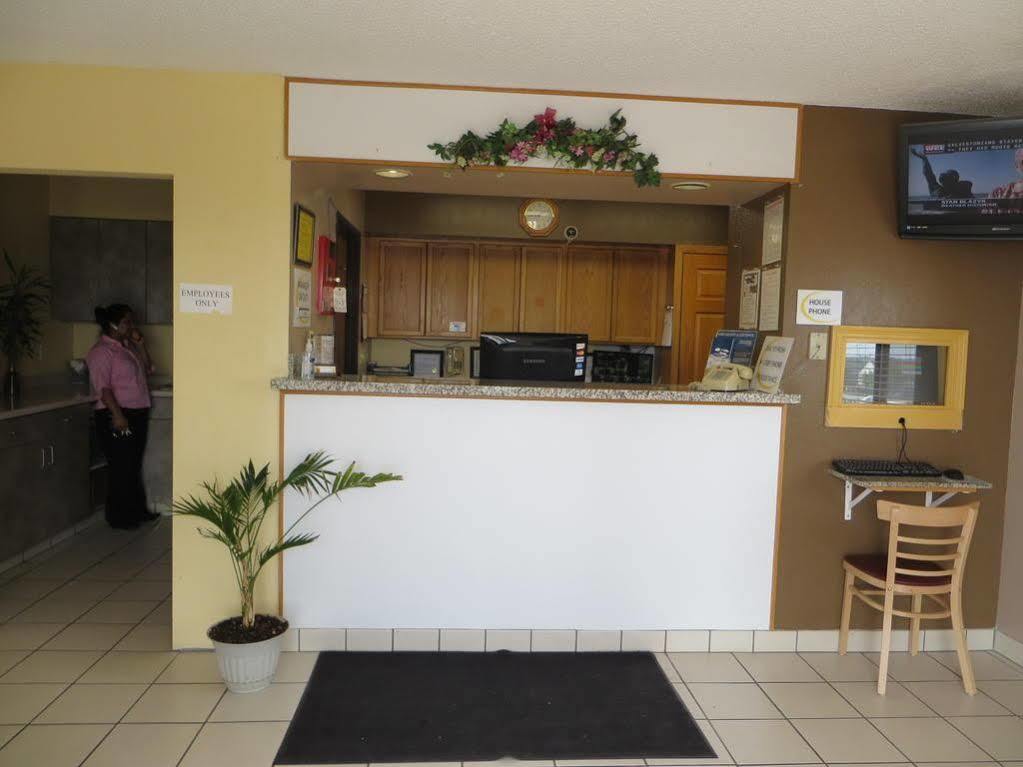 Hotel Super 8 By Wyndham Cedar Rapids Extérieur photo