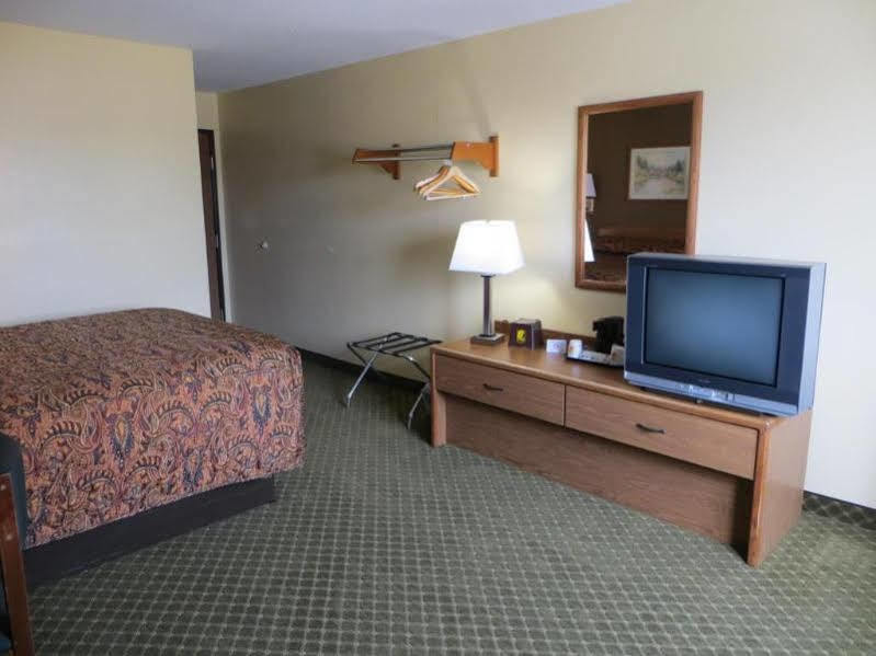 Hotel Super 8 By Wyndham Cedar Rapids Extérieur photo