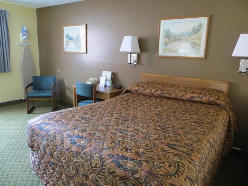 Hotel Super 8 By Wyndham Cedar Rapids Extérieur photo