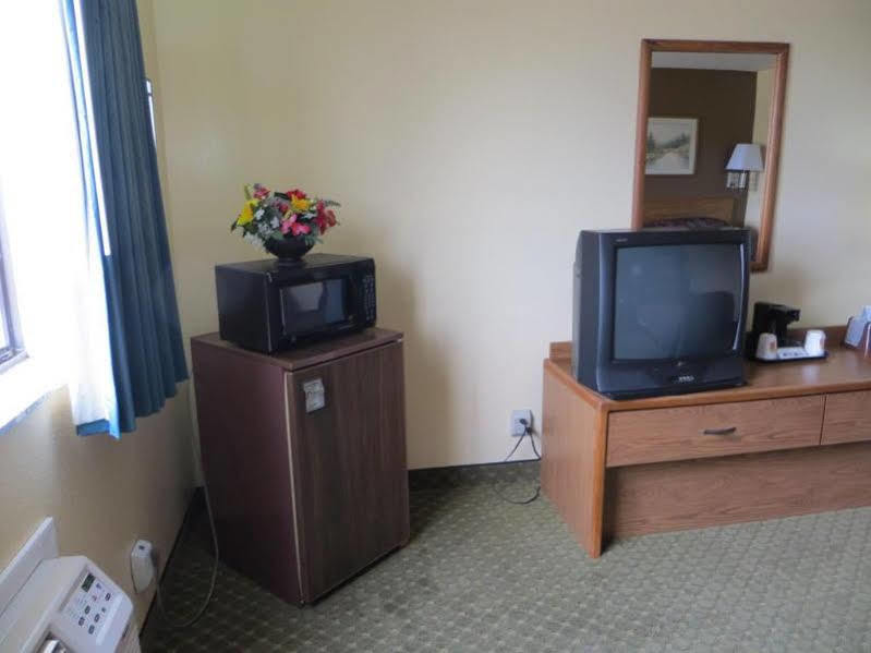 Hotel Super 8 By Wyndham Cedar Rapids Extérieur photo