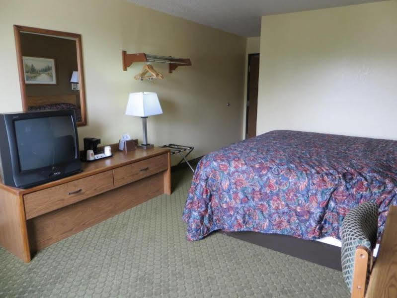 Hotel Super 8 By Wyndham Cedar Rapids Extérieur photo