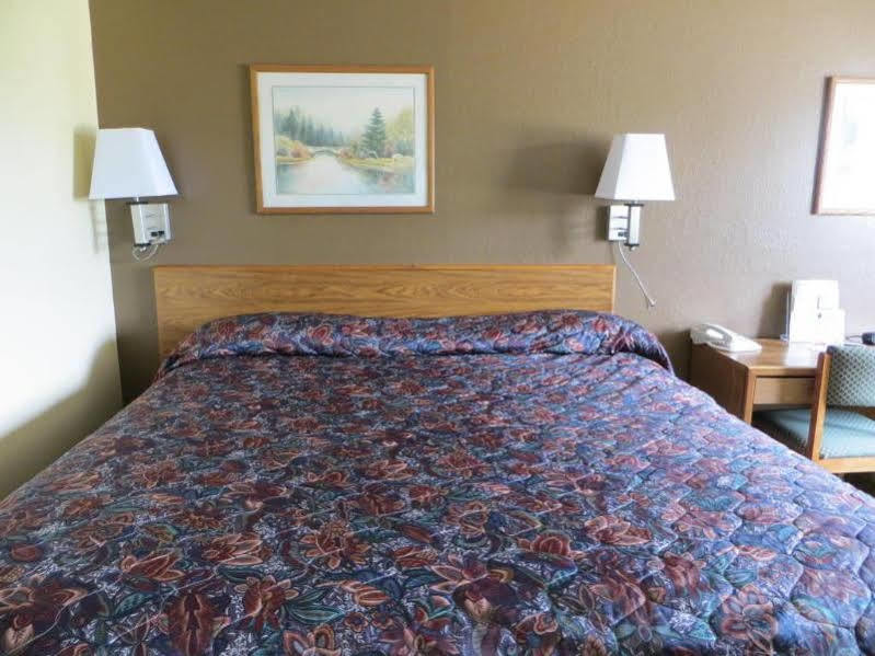 Hotel Super 8 By Wyndham Cedar Rapids Extérieur photo