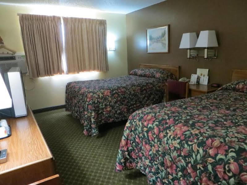 Hotel Super 8 By Wyndham Cedar Rapids Extérieur photo
